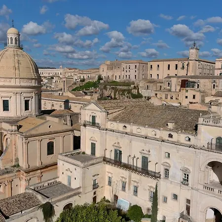 Palazzo Trigona Dependance Vendégház Noto