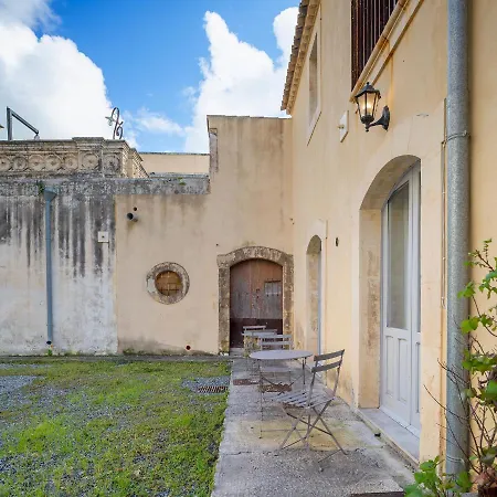 Palazzo Trigona Dependance 게스트하우스