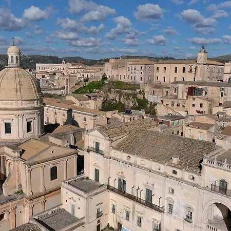 Palazzo Trigona Dependance 게스트하우스 3*